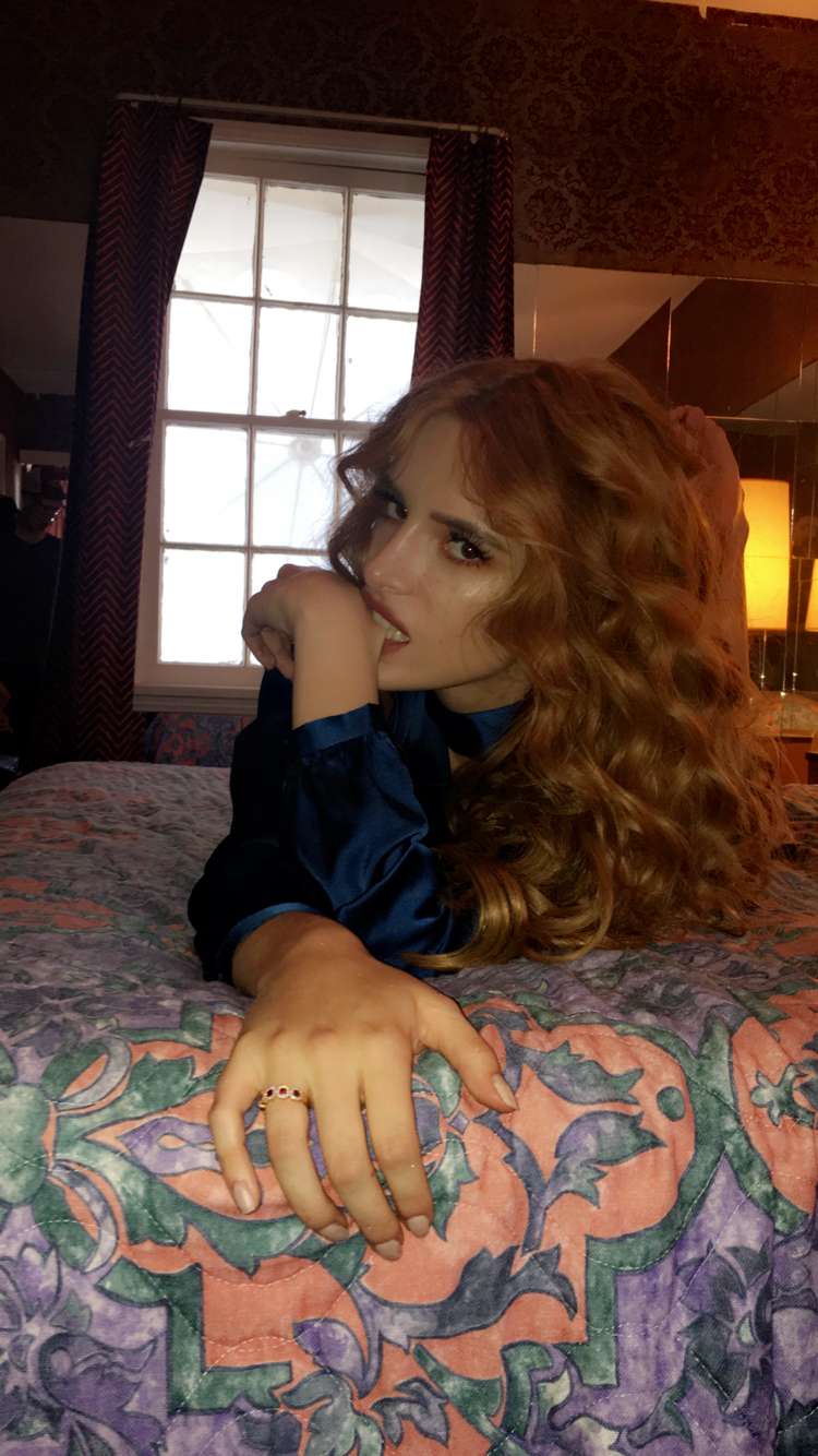 Bella Thorne taking a selfie