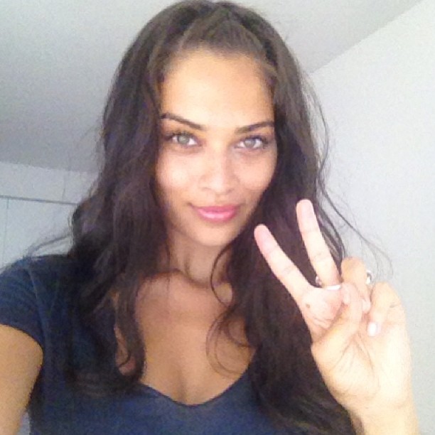 Shanina Shaik taking a selfie