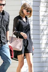 Taylor Swift visits her mom August 21, 2014