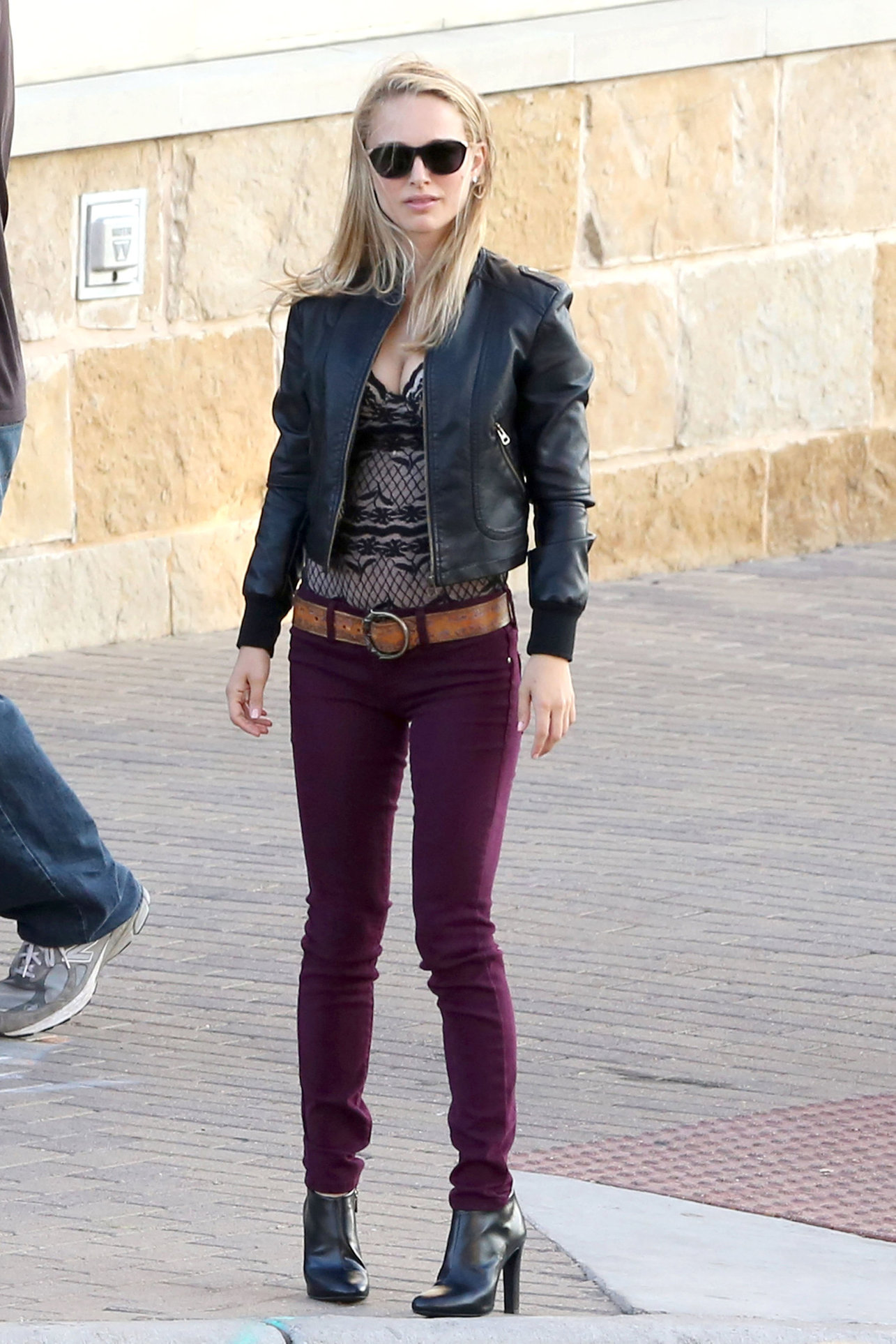 Natalie Portman on the set of a Terrence Malick film in Austin 10/20/12 