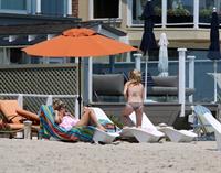 Nicky Hilton - Relaxes in the sun in Malibu (18.07.2013) 