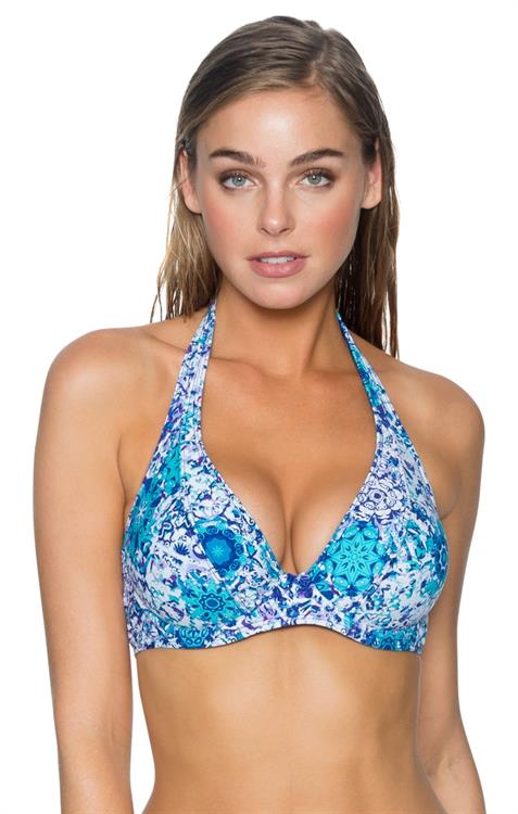 Elizabeth Turner in a bikini