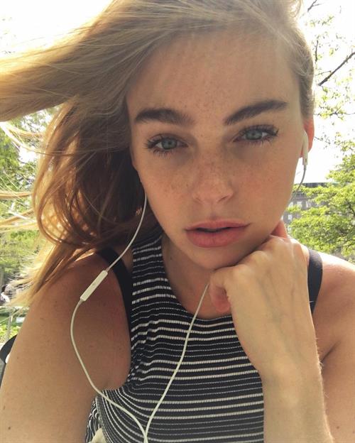 Elizabeth Turner taking a selfie