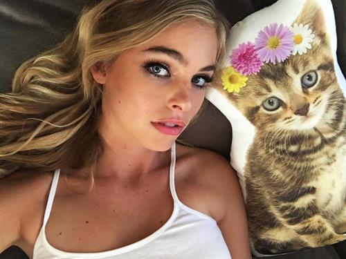Elizabeth Turner taking a selfie