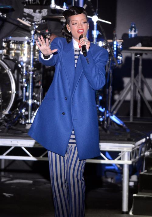 Rihanna Westfield Stratford Lights London Switch On - Performance (November 19, 2012) 