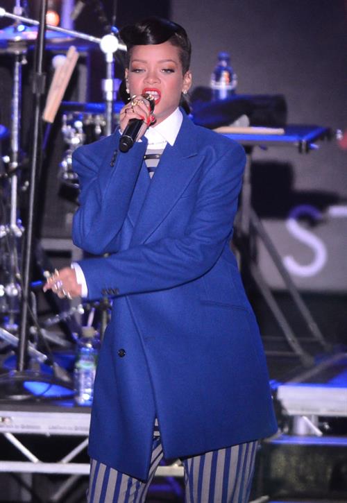 Rihanna Westfield Stratford Lights London Switch On - Performance (November 19, 2012) 