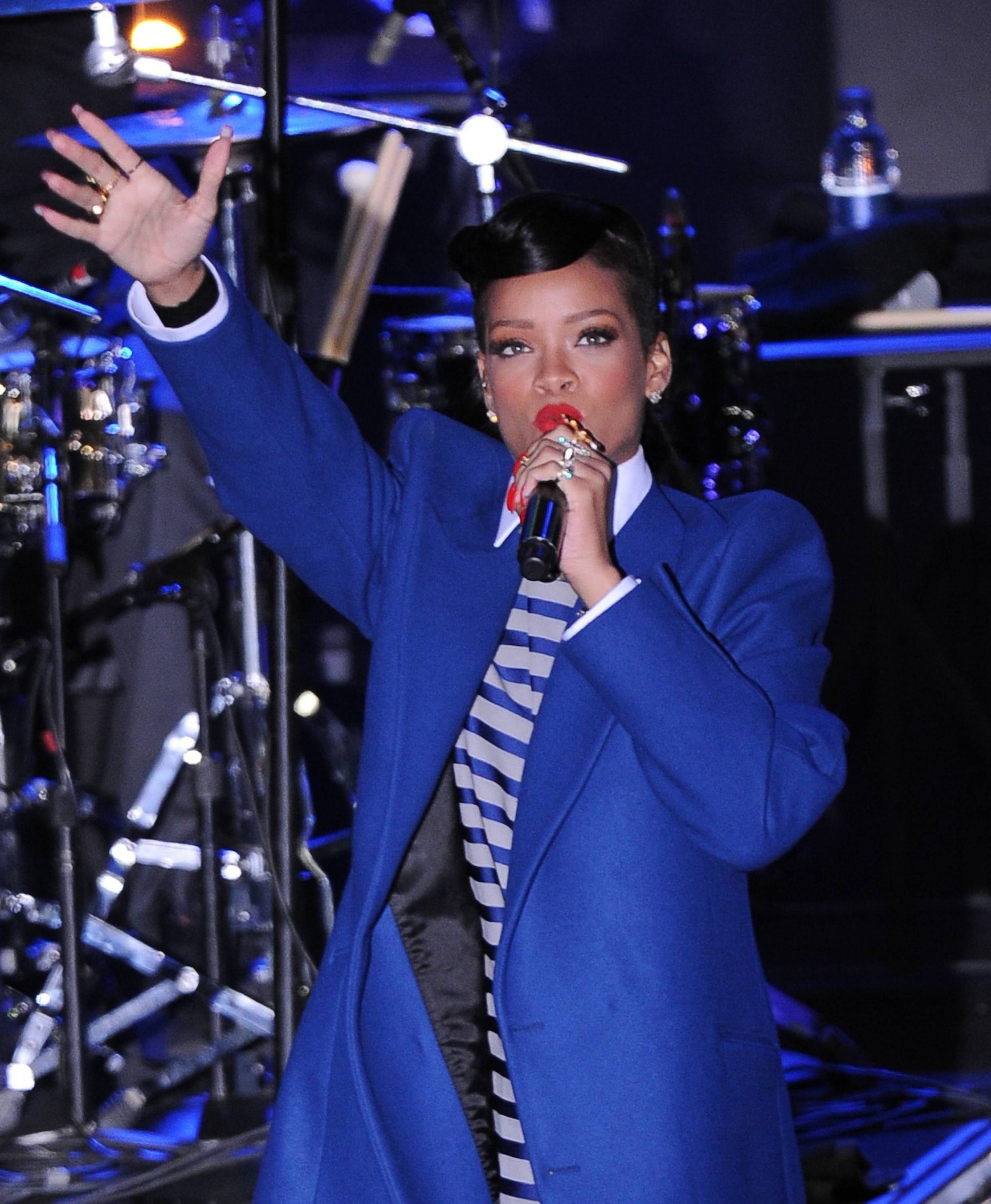 Rihanna Westfield Stratford Lights London Switch On - Performance (November 19, 2012) 