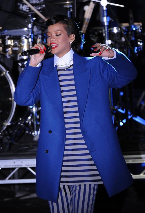 Rihanna Westfield Stratford Lights London Switch On - Performance (November 19, 2012) 