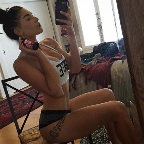 Nikki Howard taking a selfie