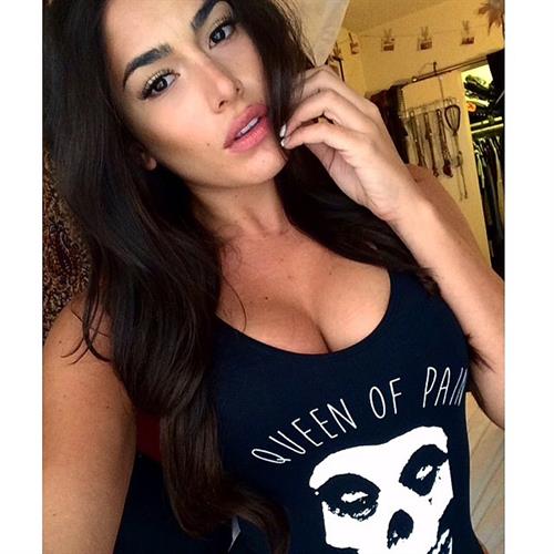 Nikki Howard taking a selfie