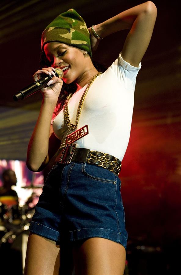Rihanna Performs during her 777 Tour at Bern in Stockholm, Sweden (November 16, 2012) 