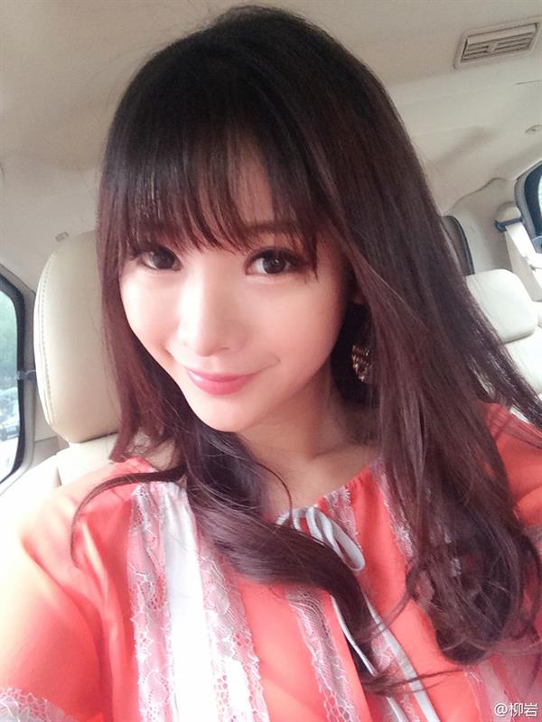 Ada Liu Yan taking a selfie