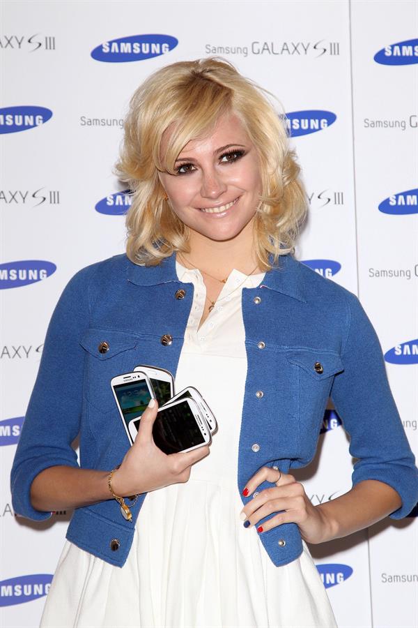 Pixie Lott - Launches the new Samsung Galaxy S3 in London (May 30, 2012)