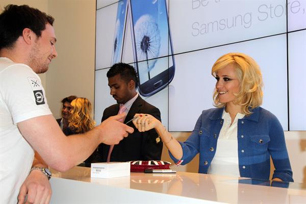 Pixie Lott - Launches the new Samsung Galaxy S3 in London (May 30, 2012)