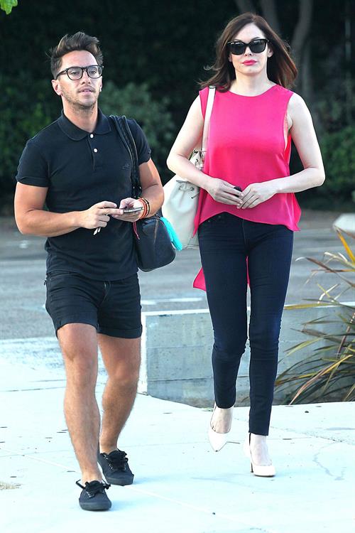 Rose McGowan - Leaves a hair Salon 20.08.12