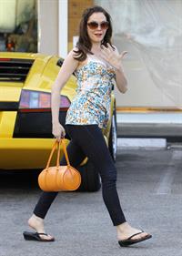 Rose McGowan - Leaving a Nail Salon in LA 27.07.12