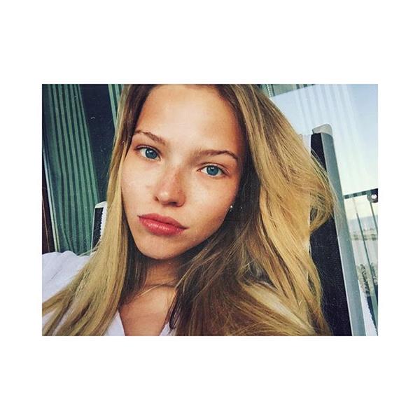 Sasha Luss taking a selfie