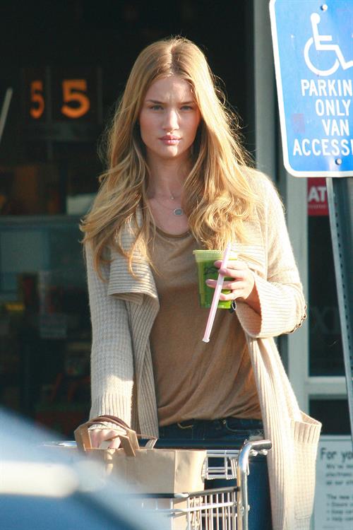 Rosie Huntington-Whiteley Whole Foods in Hollywood - November 3, 2012