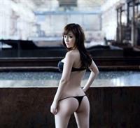 Han Zi Xuan in a bikini - ass