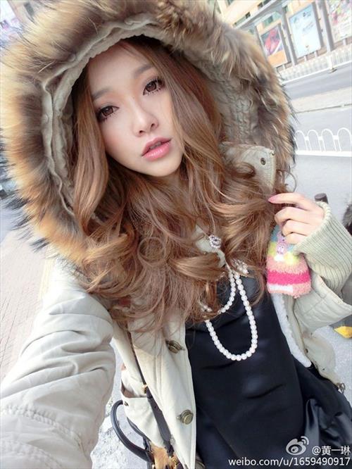 Huang Yi Lin taking a selfie