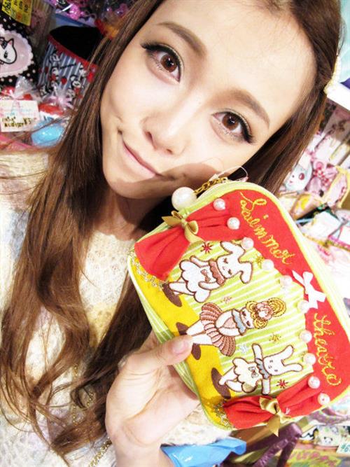 Huang Yi Lin taking a selfie