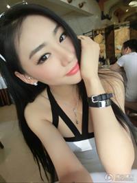 Jin Mei Xin taking a selfie