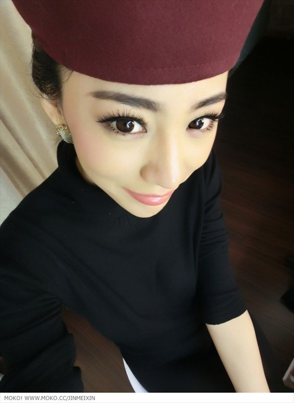 Jin Mei Xin taking a selfie