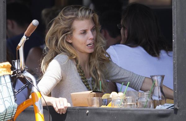 AnnaLynne McCords dress blew up to reveal her underwear in Venice, August 20, 2014