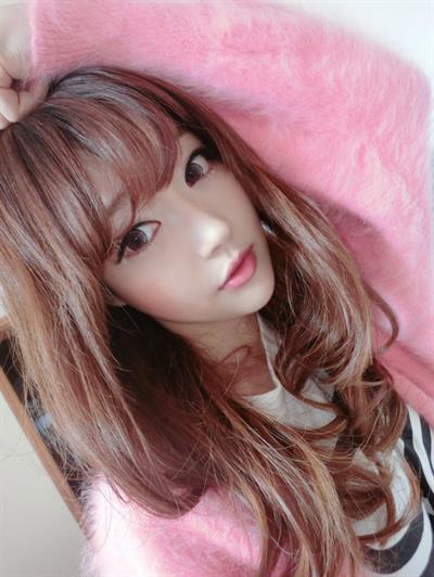 Kingboo taking a selfie