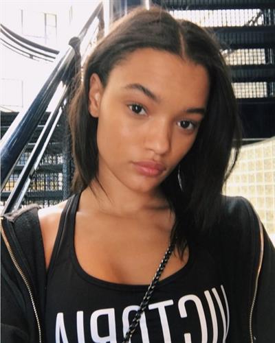 Lameka Fox taking a selfie