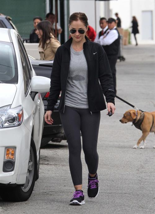 Minka Kelly leaving the gym in LA 12/14/12 