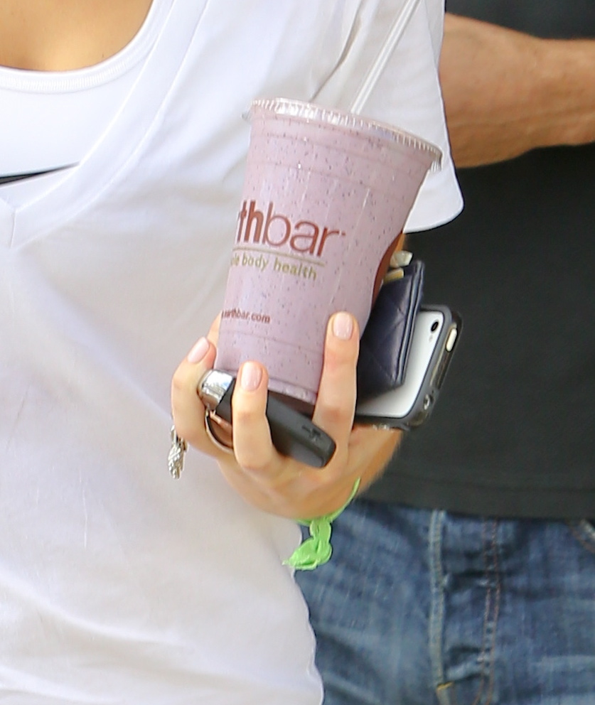 Minka Kelly at Earthbar in West Hollywood 11/9/12