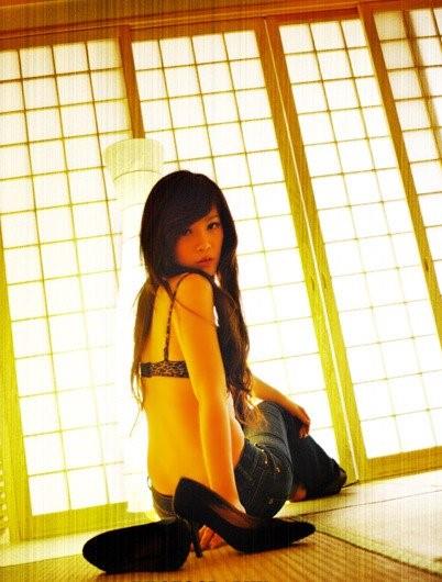 Niu Xiao Fei in lingerie