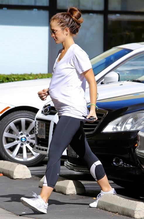 Minka Kelly at Earthbar in West Hollywood 11/9/12