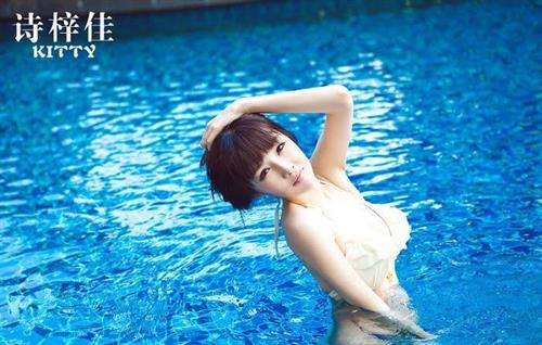 Shi Zi Jia in a bikini