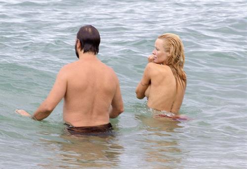 Pamela Anderson Pamela Anderson Going topless at the beach in France 02.10.13