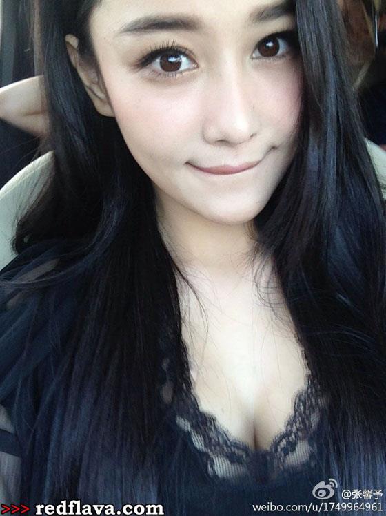 Vivian Zhang Xinyu taking a selfie