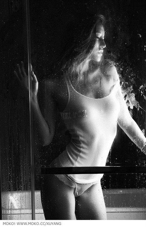 Xu Qian Er in lingerie