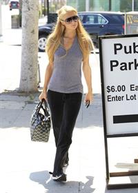 Paris Hilton - out in Beverly Hills August 30, 2013