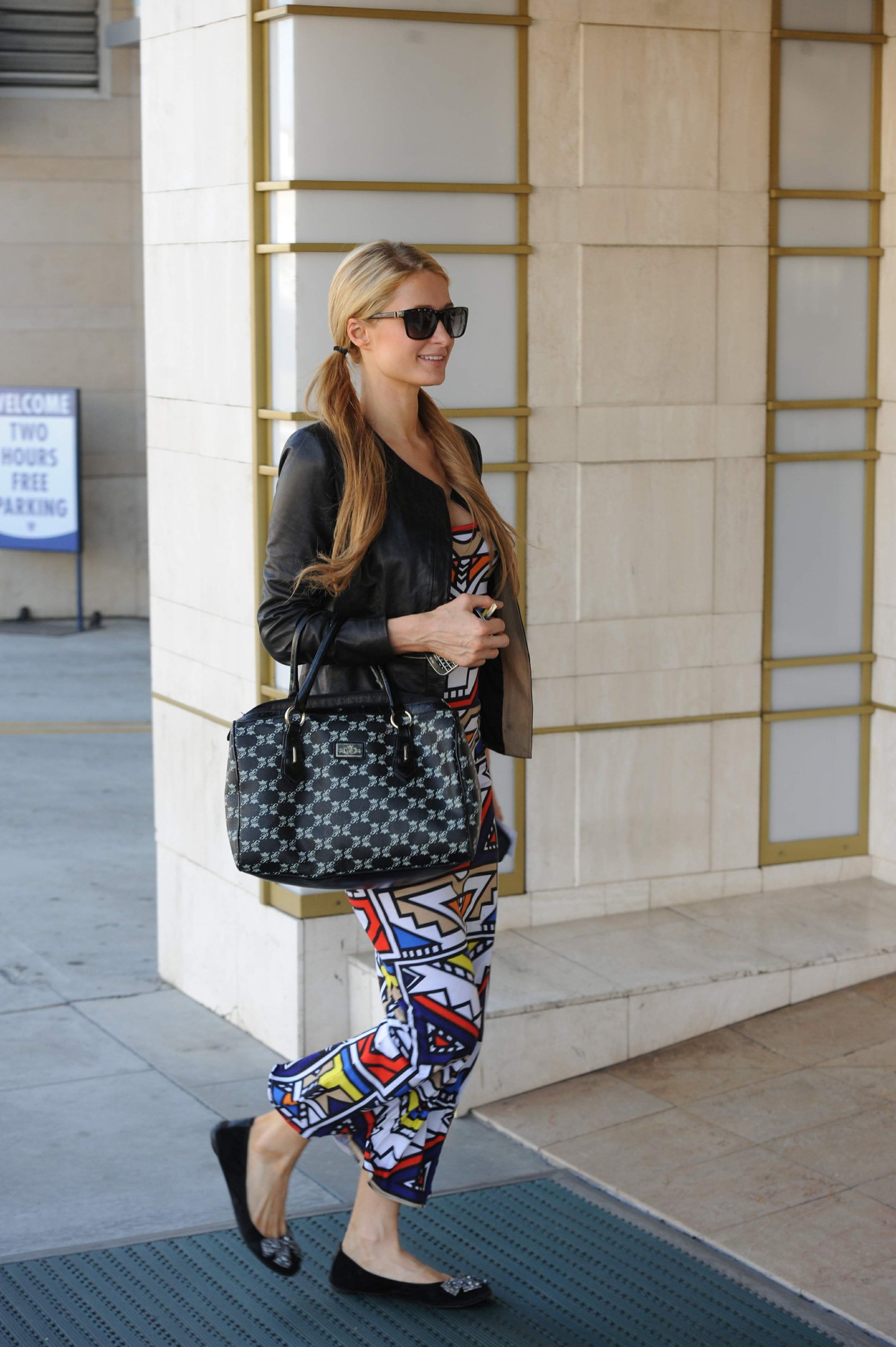 Paris Hilton arrives at Beverly Hills spa September 30, 2013 