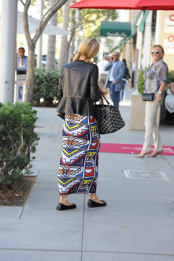 Paris Hilton arrives at Beverly Hills spa September 30, 2013 