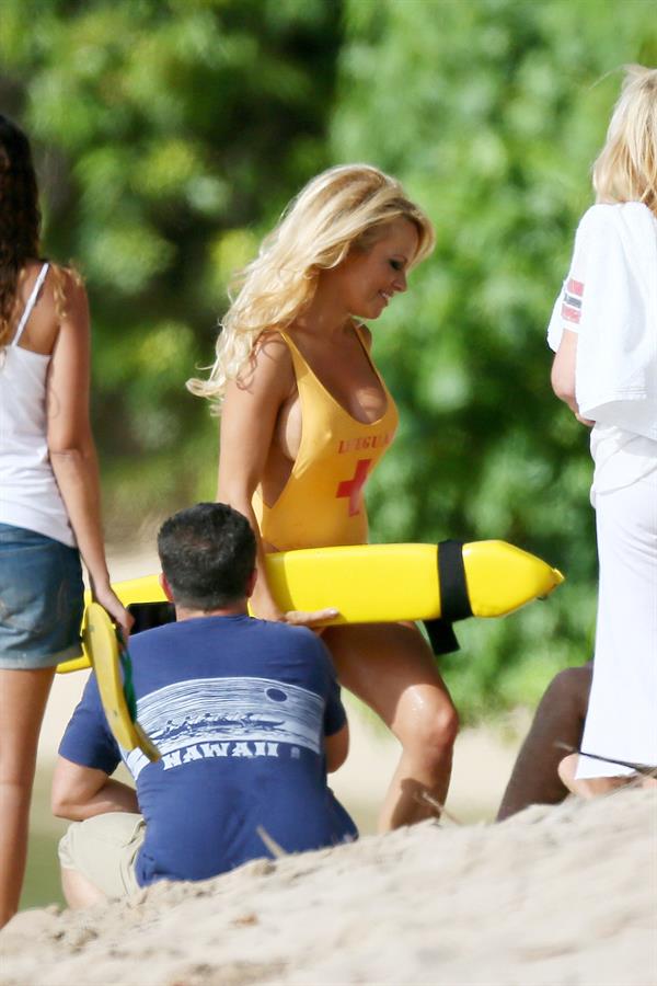 Pamela Anderson - Filming for an Brazilian TV Show in Hawaii 17.08.12