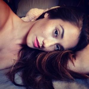 Eva Lovia taking a selfie