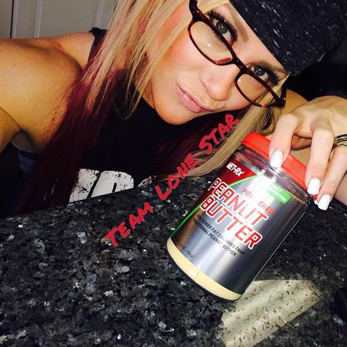 Amanda Michelle Folstad Ptak taking a selfie