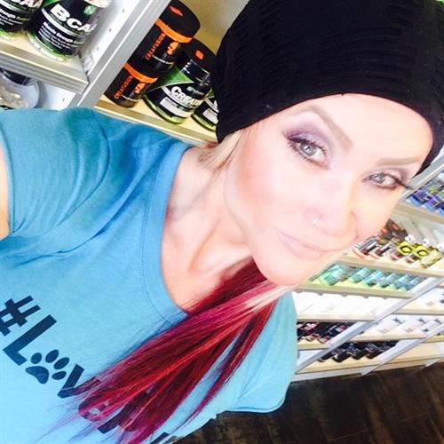 Amanda Michelle Folstad Ptak taking a selfie