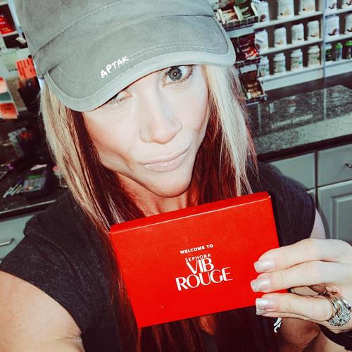 Amanda Michelle Folstad Ptak taking a selfie