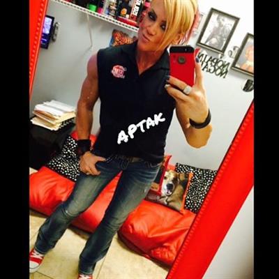 Amanda Michelle Folstad Ptak taking a selfie