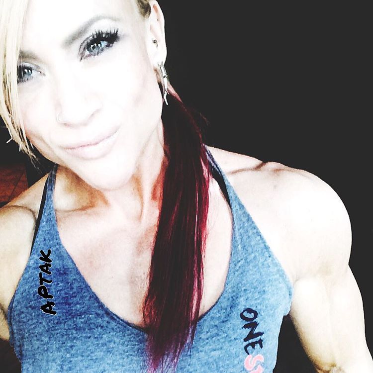 Amanda Michelle Folstad Ptak taking a selfie