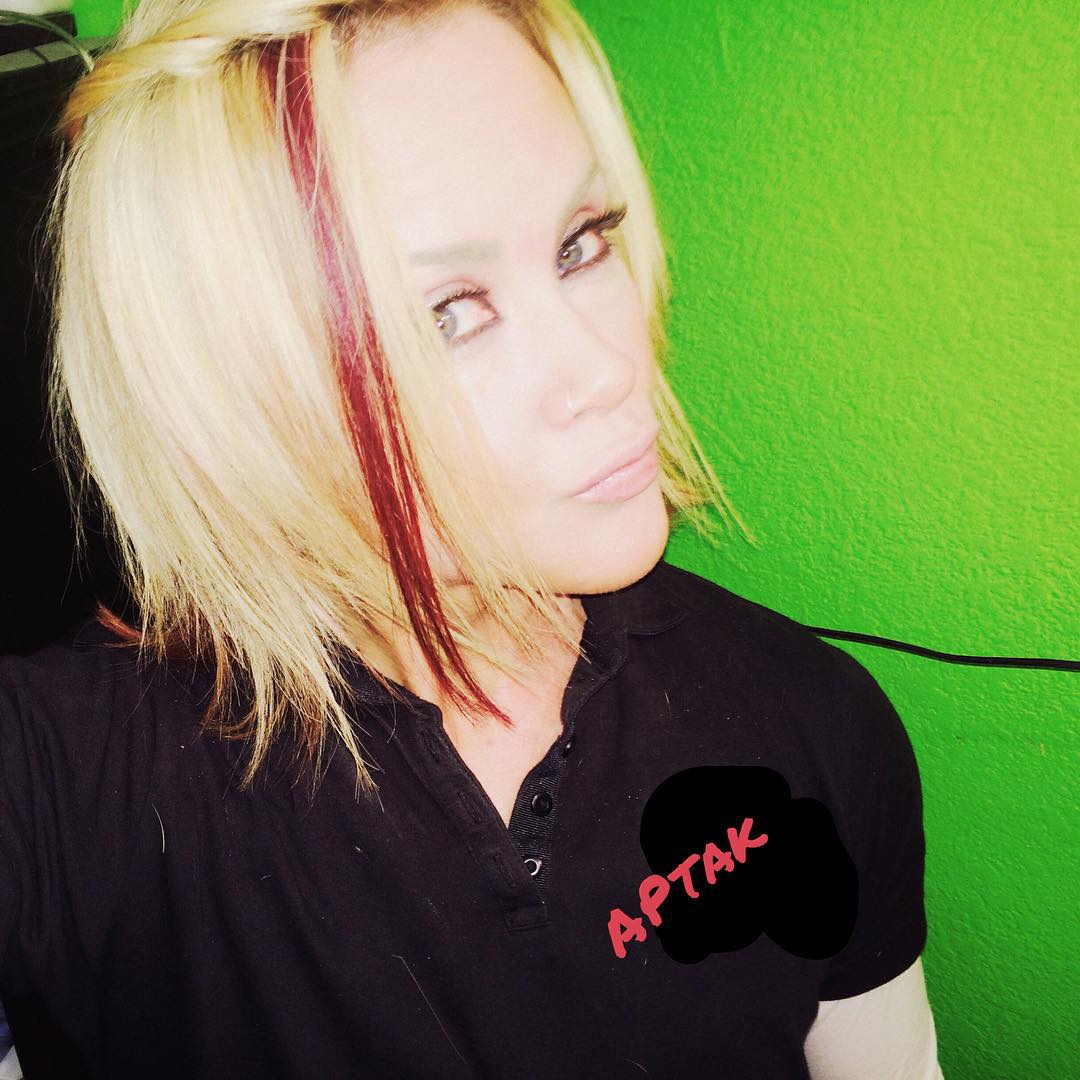 Amanda Michelle Folstad Ptak taking a selfie