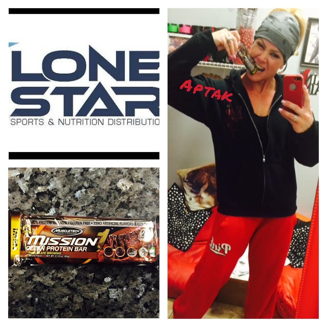 Amanda Michelle Folstad Ptak taking a selfie